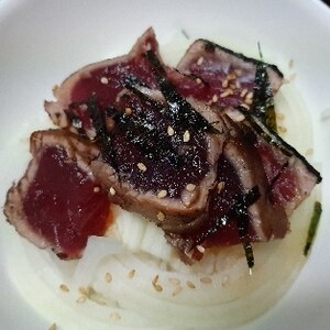 かつおのたたきと新玉ねぎの丼